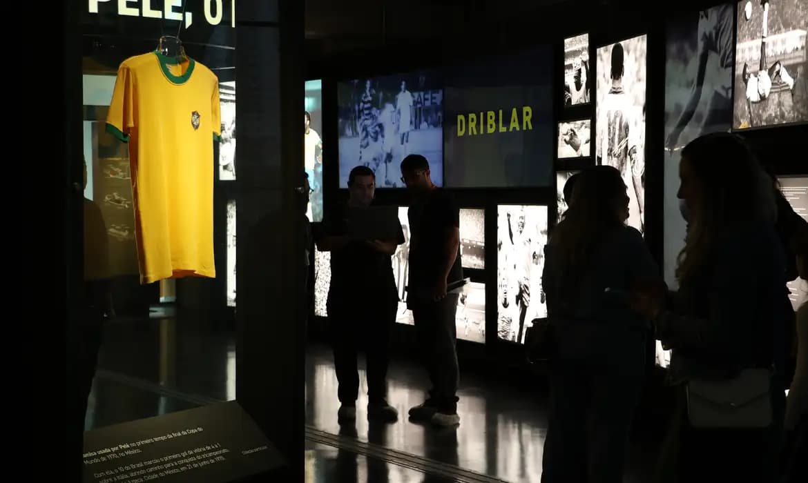 Museu do Futebol Lança Exposição 'Amarelinha' com Uniformes Históricos da Seleção Brasileira
