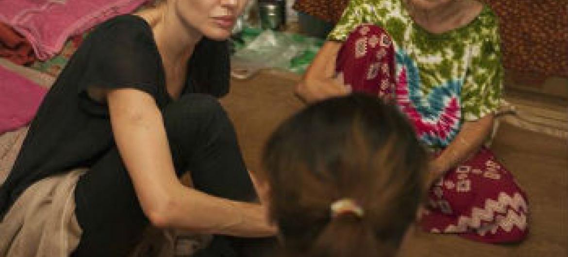 Angelina Jolie Pitt Visita Deslocados Internos De Mianmar