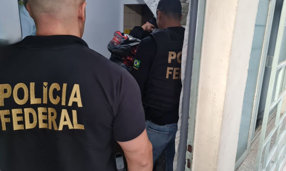 Operacao Da Pf Combate Divulgacao De Pornografia Infantil