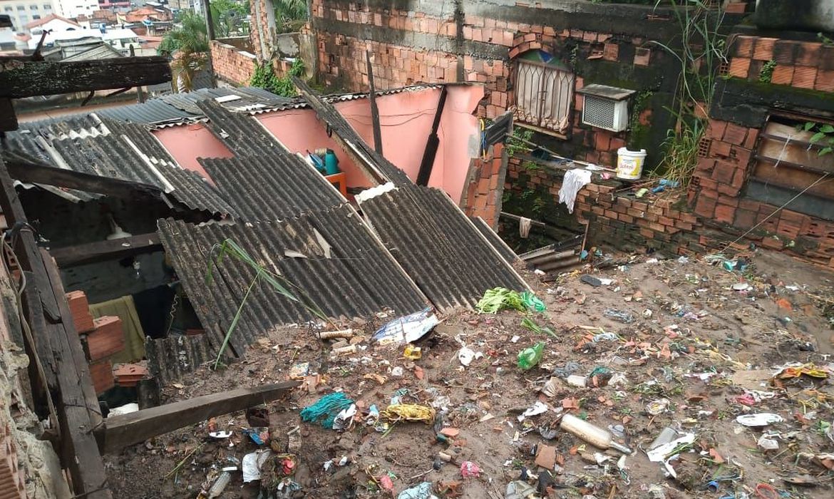 desabamento, chuvas fortes, são gonçalo