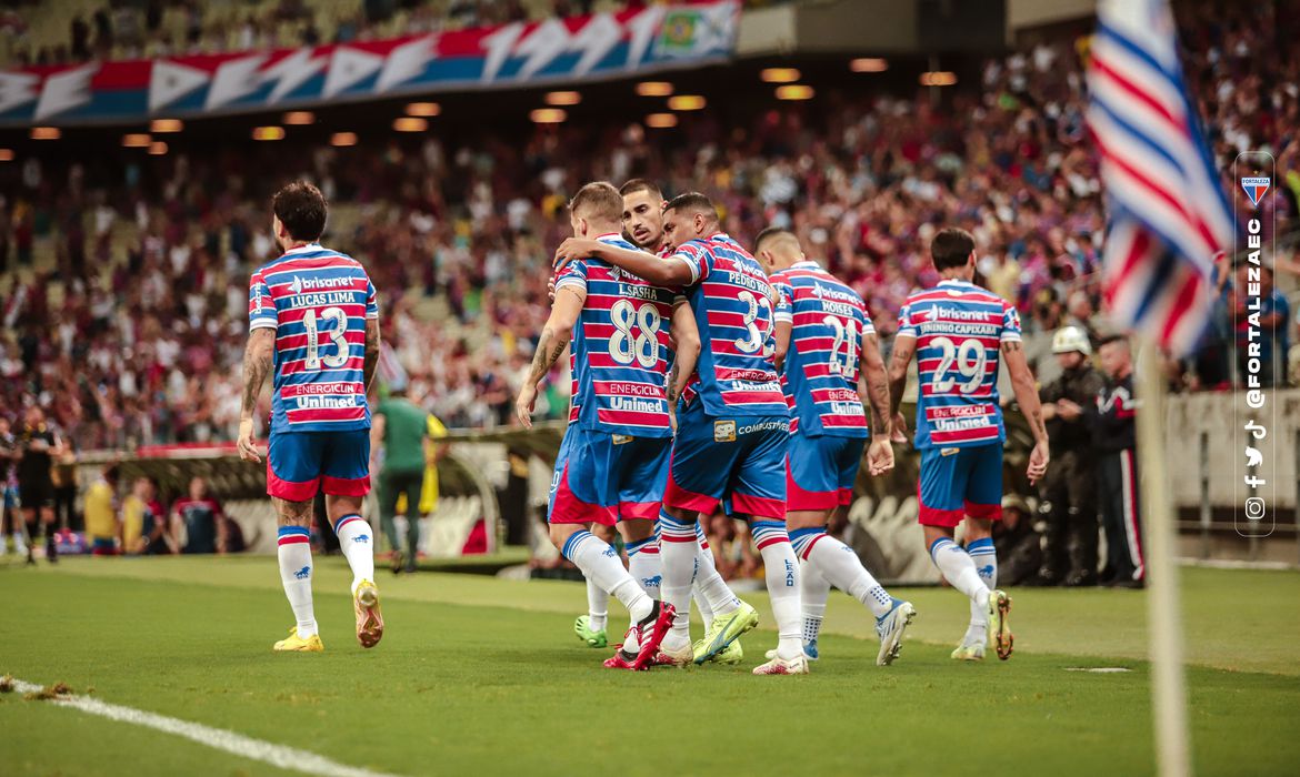 fortaleza goleia bragantino e se aproxima de vaga na libertadores