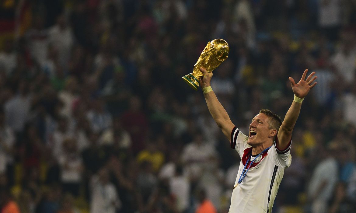 oito paises ja tiveram a honra de levantar o trofeu de uma copa