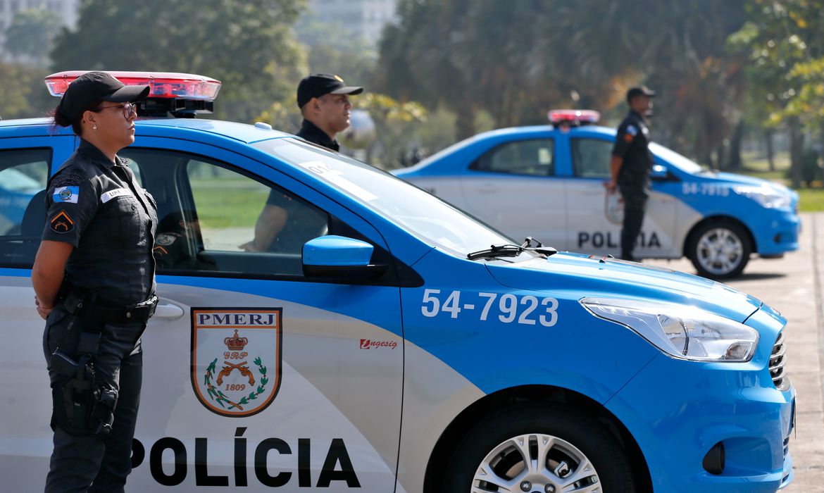 Operacoes Policiais No Rio De Janeiro Deixam Ao Menos Dez Mortos