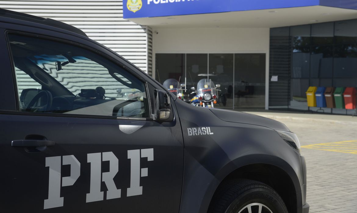 Prf E Receita Apreendem 50 Mil Aventais Cirurgicos Na Via Dutra