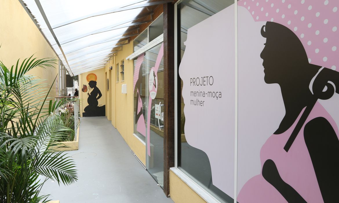 Projeto Atende Gratuitamente Meninas E Mulheres Em Situacao De Rua