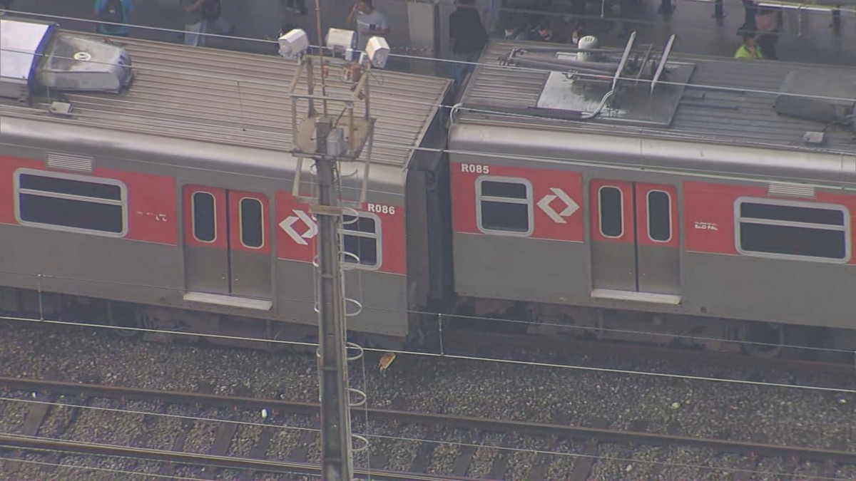 Em Sp Trem Descarrilha E Interrompe Parte Da Linha 8 Diamante