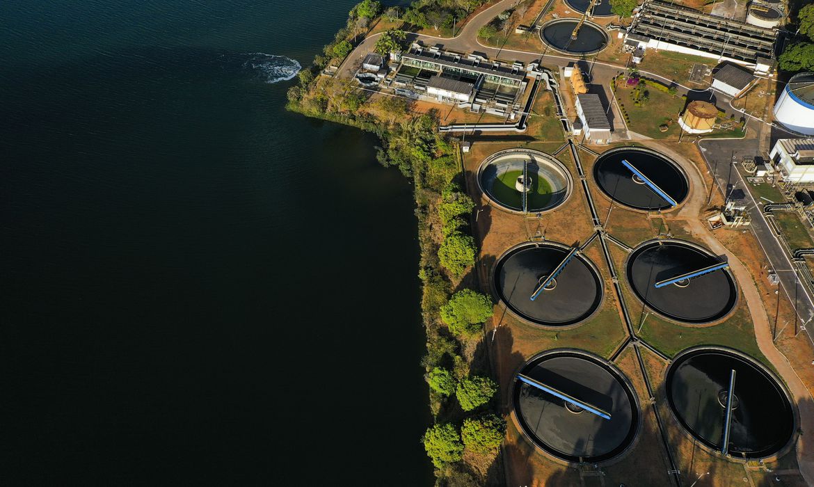 estação de tratamento de esgoto da caesb na asa norte, em brasília