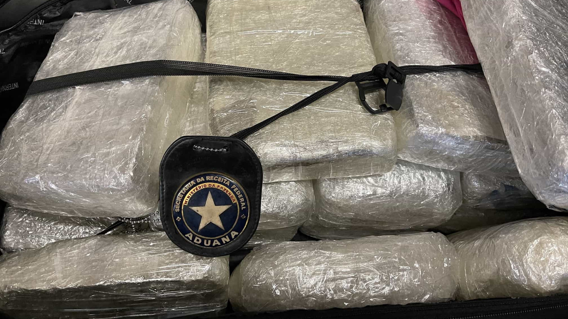 rj acao apreende drogas sinteticas em encomendas postais em aeroporto