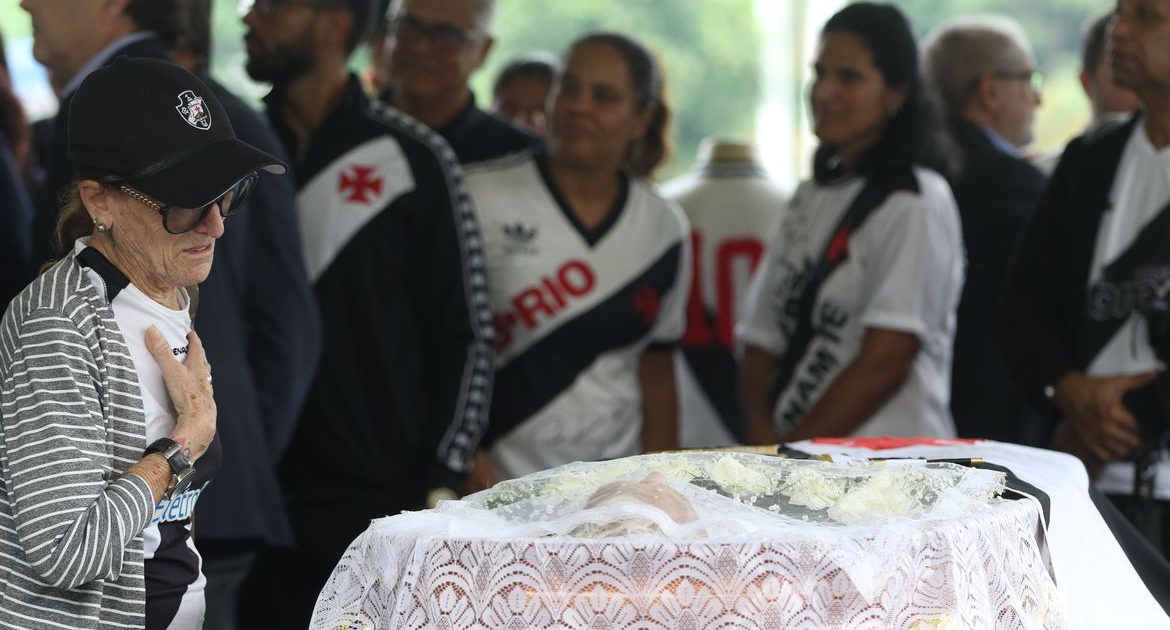 fas de roberto dinamite se despedem do craque vascaino em sao januario