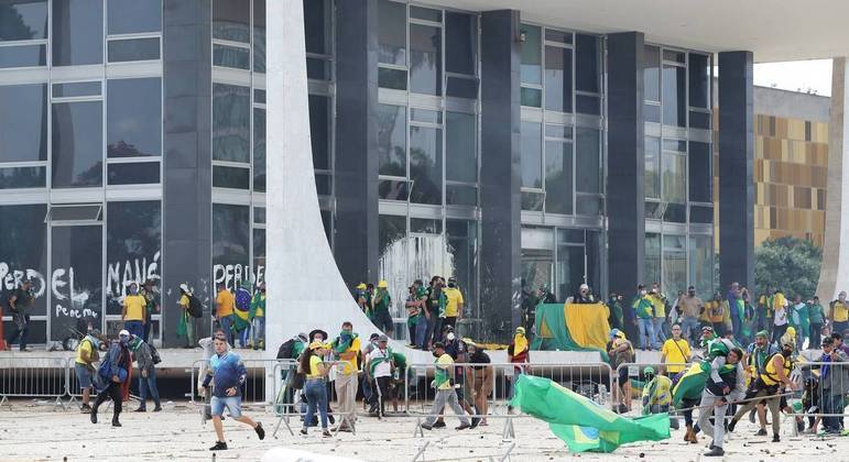 pf termina trabalho de pericia na sede do supremo